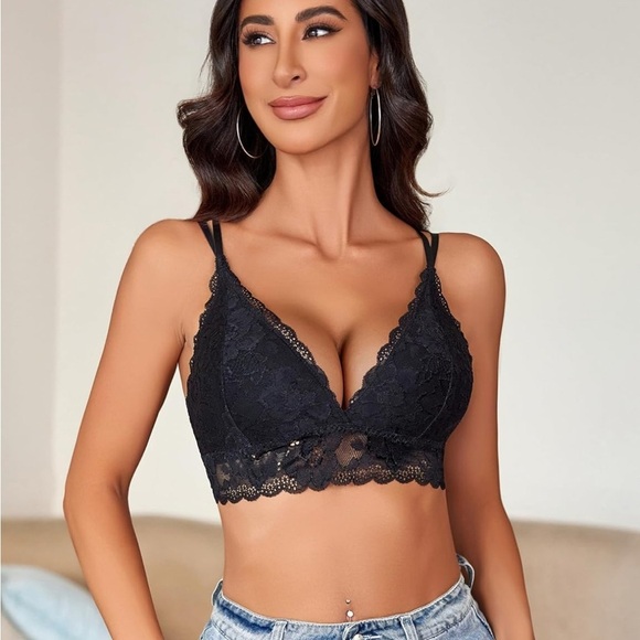 Elegant Black Lace Bralette - Picture 5 of 6